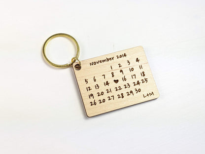 Wood Anniversary Calendar Keychain, 5th Year Anniversary Gift, Wedding Gift, Special Date Keychain